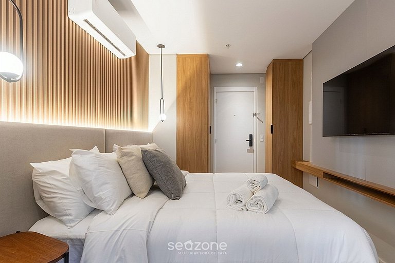 Studio c/ varanda em Cond. c/ piscina HMJ0207