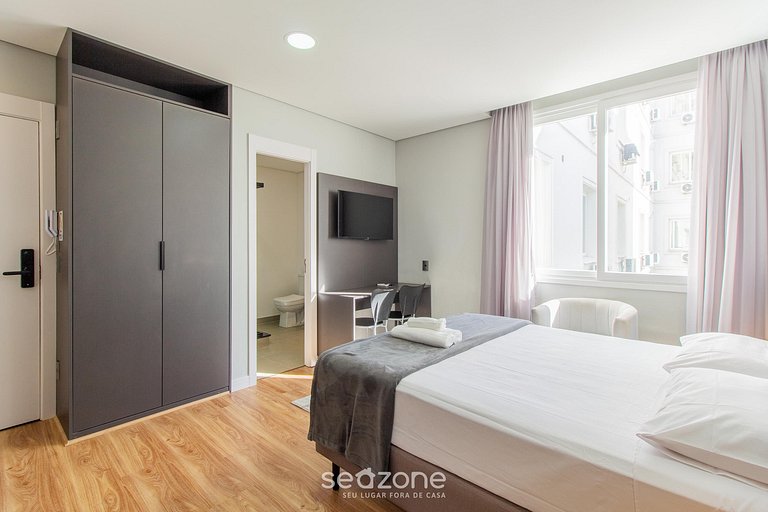 Confort en Cond. c/ Piscina en Centro POA TCO0811