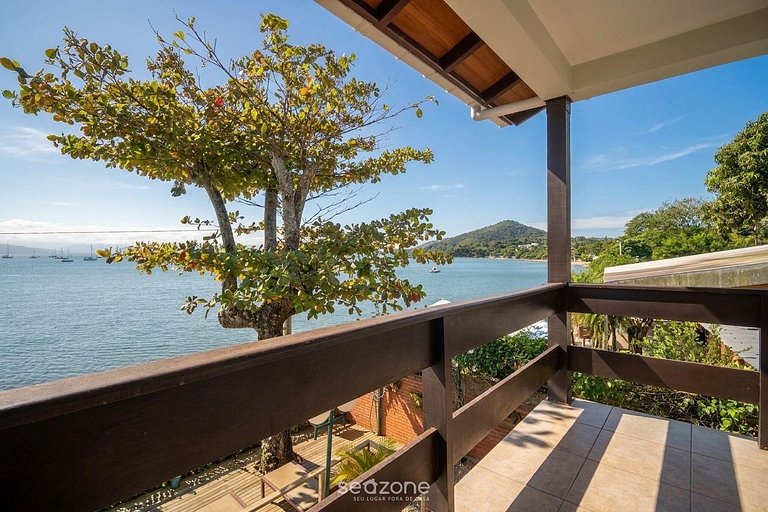Bela casa frente mar em Santo Antônio CDA1647
