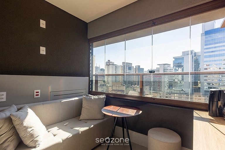 Studio contemporâneo com varanda HMJ0714