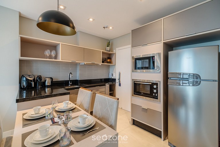 Apartamento contemporâneo em condomínio com vista para o mar