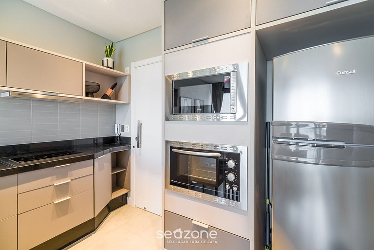 Apartamento contemporâneo em condomínio com vista para o mar
