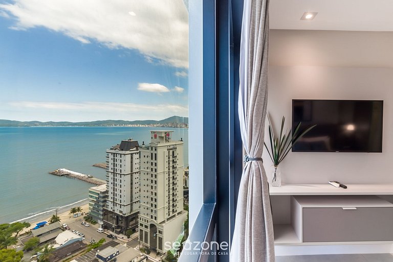 Apartamento contemporâneo em condomínio com vista para o mar
