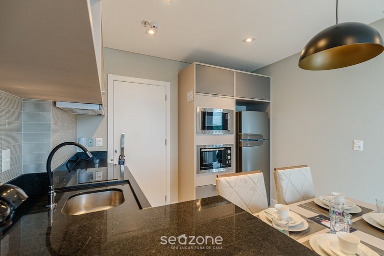 Apartamento contemporâneo em condomínio com vista para o mar