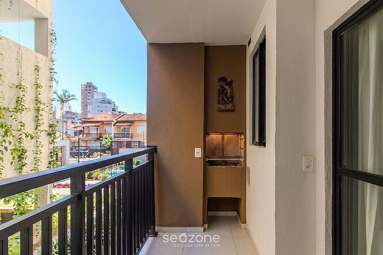 Apto. con balcón en cond. con piscina MCB0203