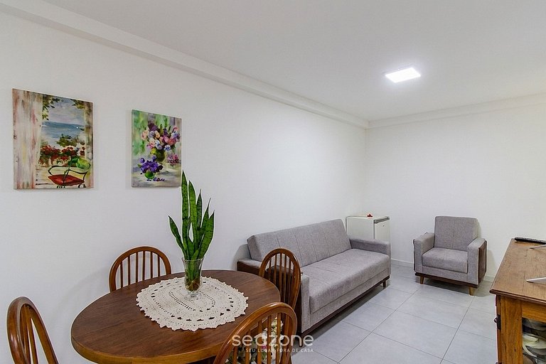 Apto. con balcón en cond. con piscina MCB0203