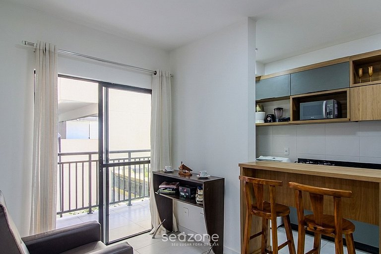 Apto. con balcón en cond. con piscina MCB0203