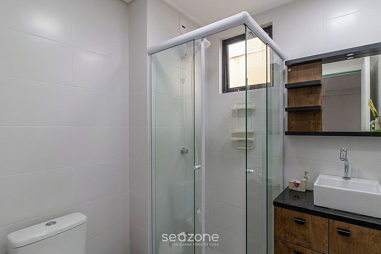 Apto. con balcón en cond. con piscina MCB0203