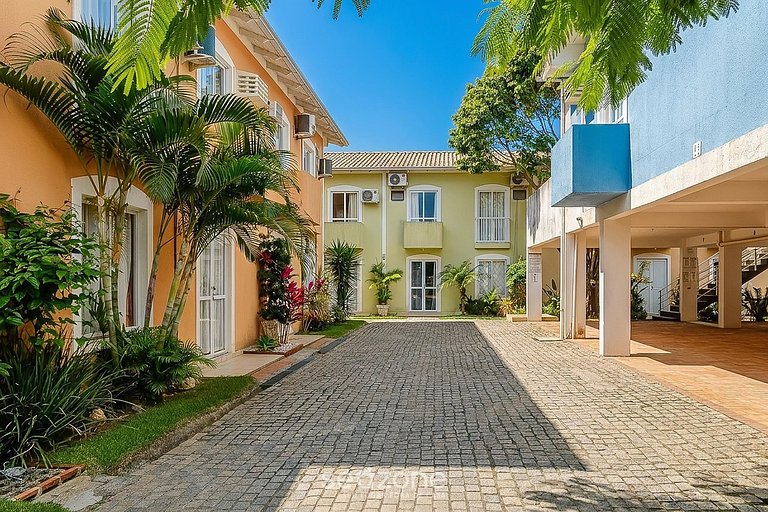 Casa em cond c piscina 150m praia Mariscal CCM004