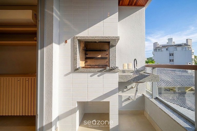 Apto. Espaçoso a 50m da praia de Jurerê DOI0204