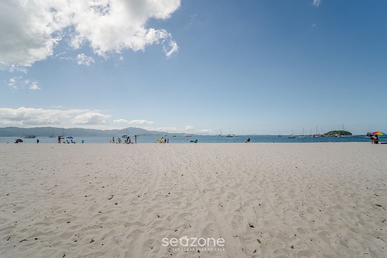 Apto. Espaçoso a 50m da praia de Jurerê DOI0204
