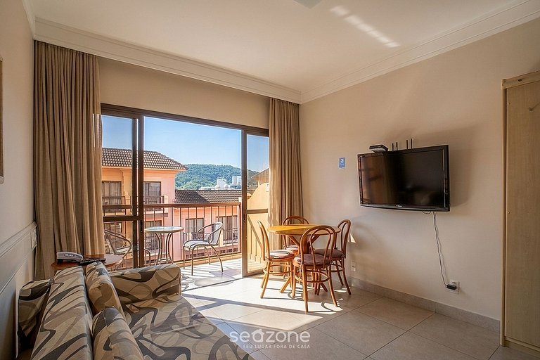 Estudio con balcón en cond. con piscina JBV0432
