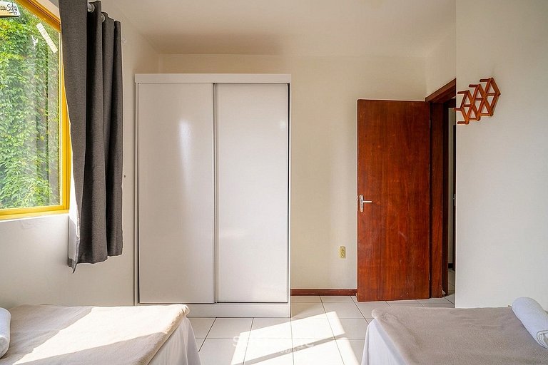 Apto. em Cond. c/ piscina e vista p/ mar IDO0208