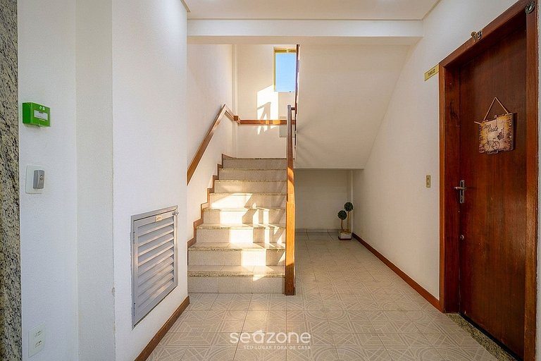 Apto. em Cond. c/ piscina e vista p/ mar IDO0208