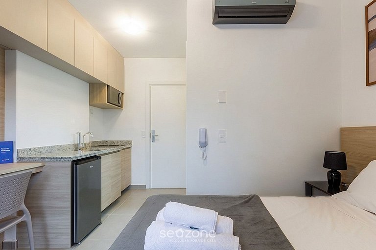 Studio c/ varanda em Cond. c/ Piscina GBN0506