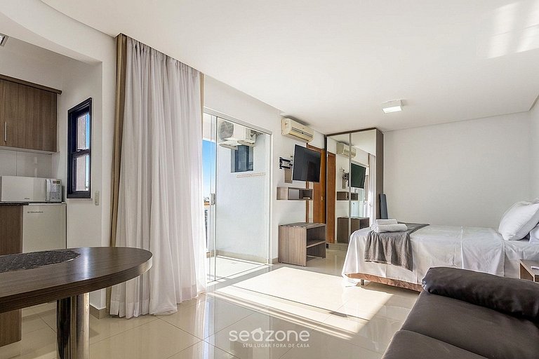 Studio c/ varanda em Cond. c/ Piscina CRY2208