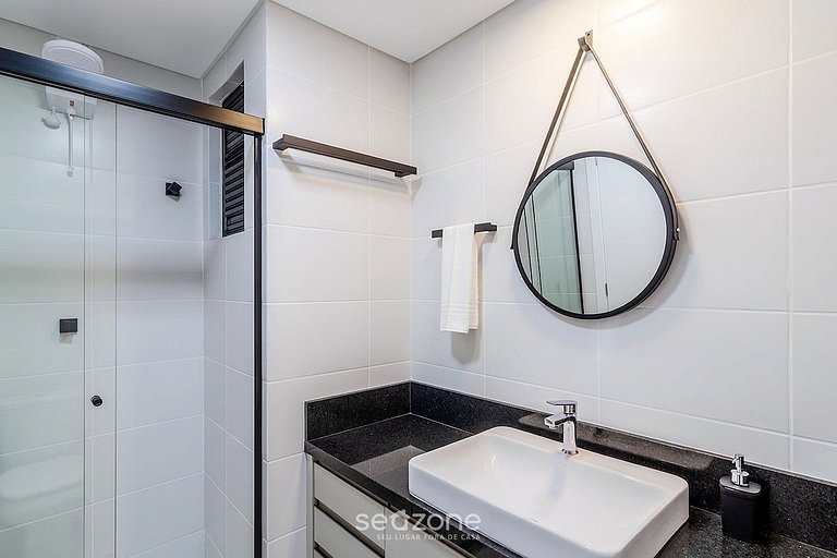 Apto. Moderno em Cond. c/ Piscina SKL1505