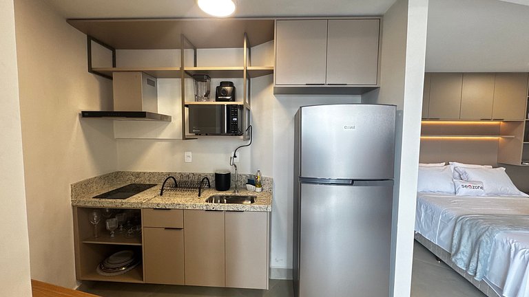 Studio em Cond. c/ Piscina e Academia MSU0906