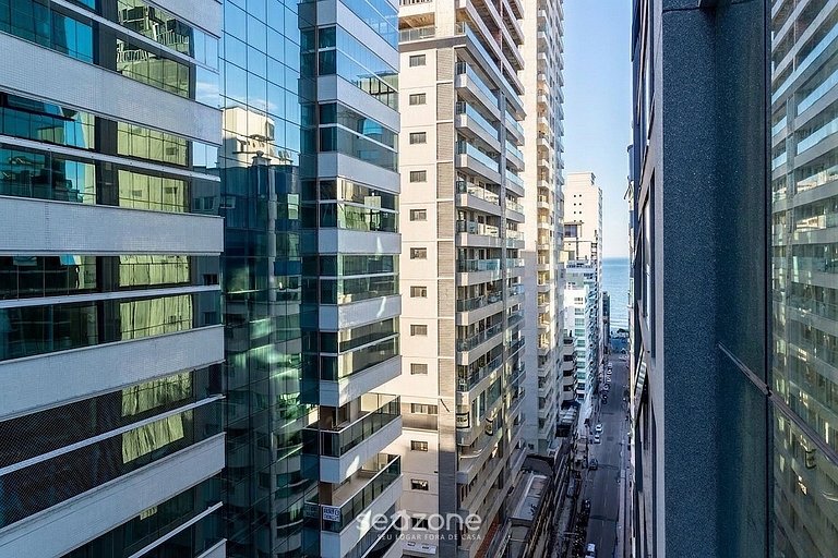 Apto em Cond. c/piscina 350m da Meia Praia IFT1505