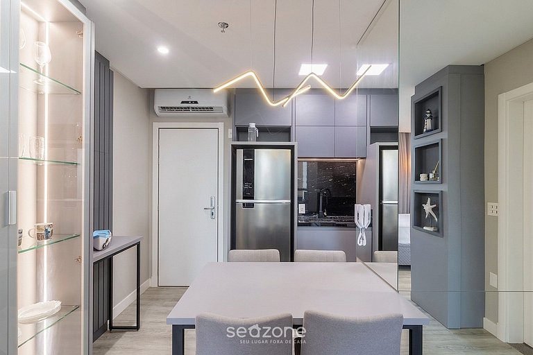 Apto em Cond. c/piscina 350m da Meia Praia IFT1505