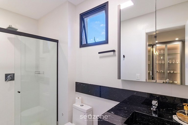 Apto em Cond. c/piscina 350m da Meia Praia IFT1505
