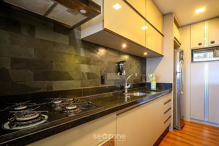Apto. em Cond. c/ Piscina e Garagem PEA0410