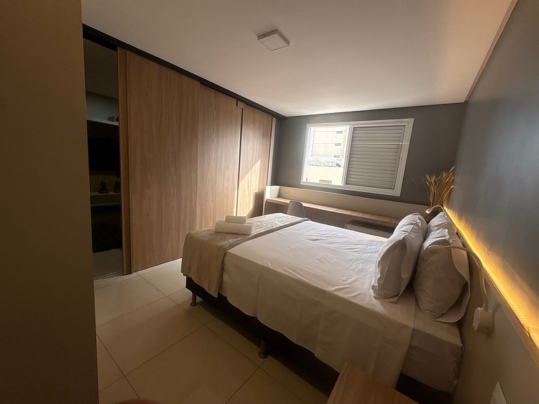 Studio em Cond. c/ Piscina e Varanda LHG0506