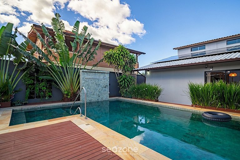 Casa com Piscina Próxima à Praia JDE792