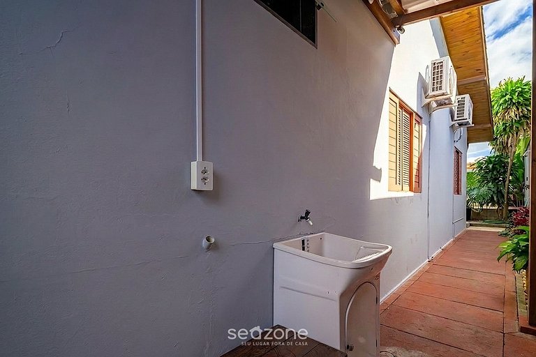 Casa com Piscina Próxima à Praia JDE792