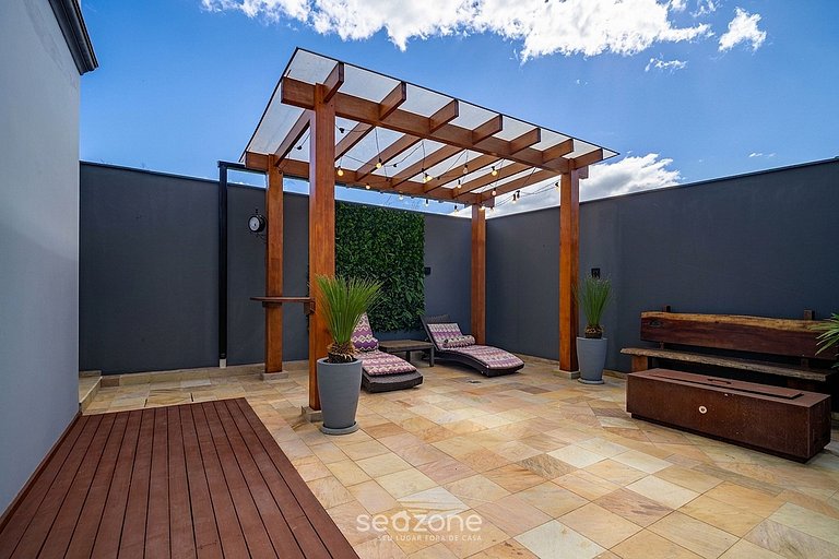 Casa com Piscina Próxima à Praia JDE792