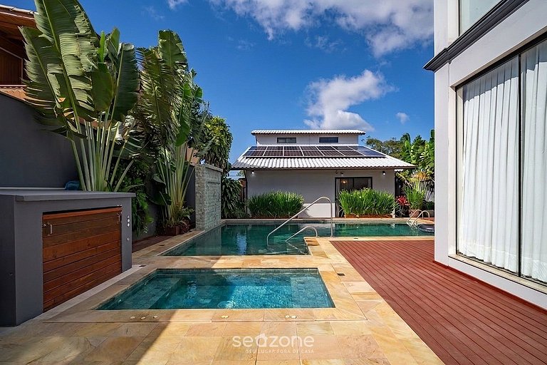 Casa com Piscina Próxima à Praia JDE792