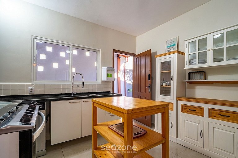 Casa com Piscina Próxima à Praia JDE792