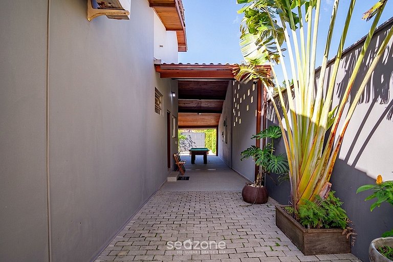 Casa com Piscina Próxima à Praia JDE792