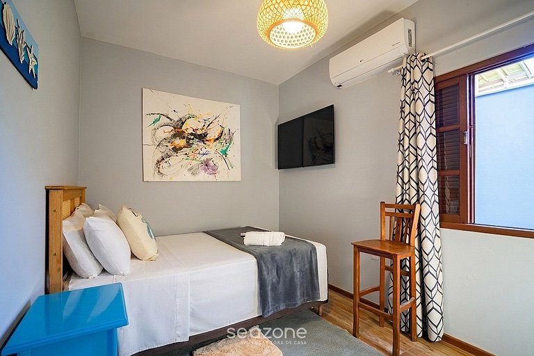 Casa com Piscina Próxima à Praia JDE792