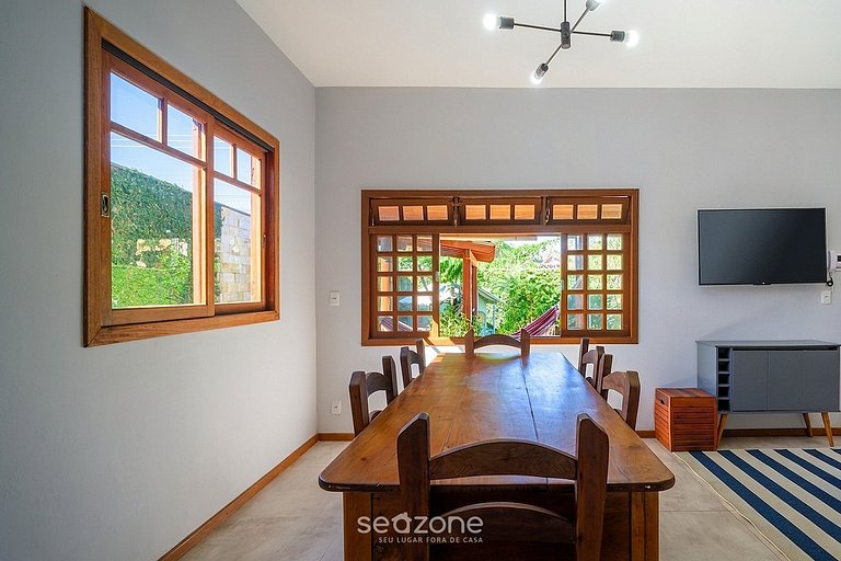 Casa com Piscina Próxima à Praia JDE792