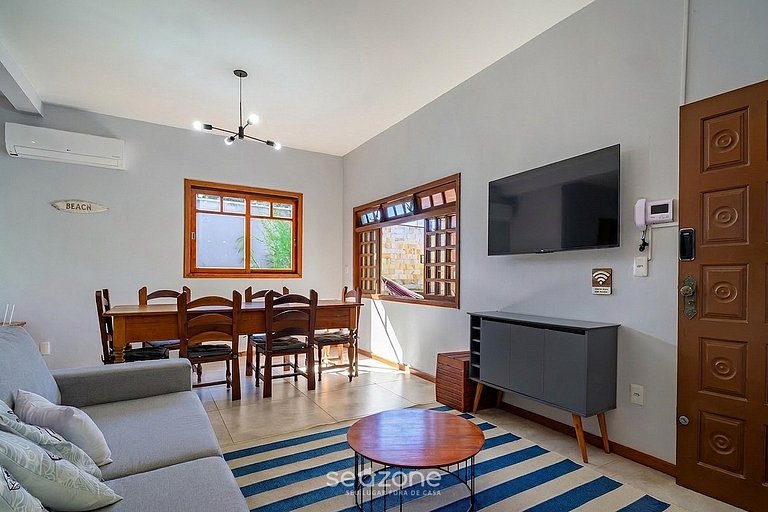 Casa com Piscina Próxima à Praia JDE792