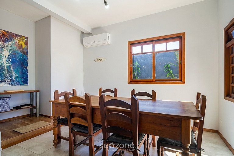 Casa com Piscina Próxima à Praia JDE792