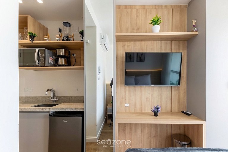 Studio em Cond. c/ Piscina e Varanda MAN1707