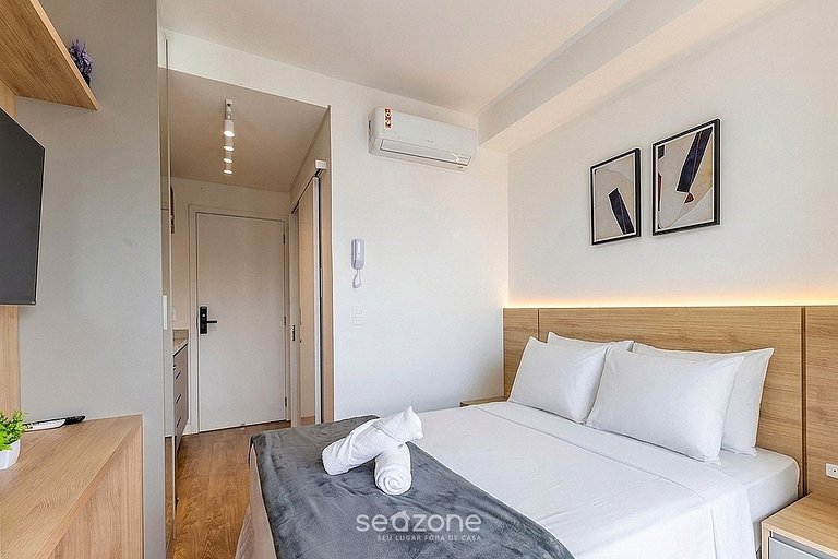 Studio em Cond. c/ Piscina e Varanda MAN1708