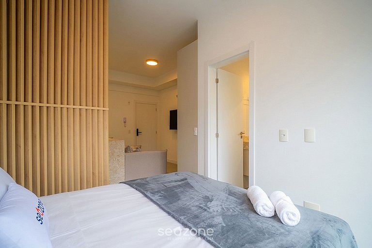 Studio em Cond. c/ Piscina e vista Cidade AMI0413