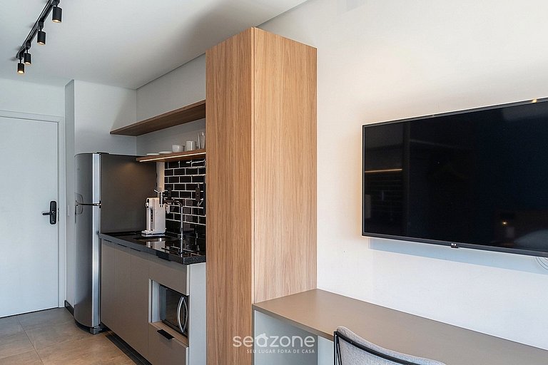 Studio em Cond. c/ Piscina e Vista SP LSS0620