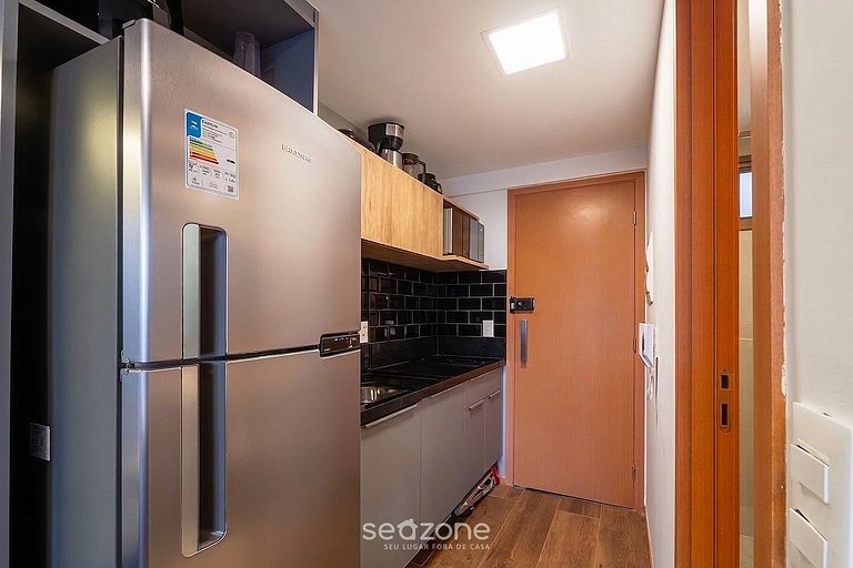 Studio em Cond. c/ Piscina e Varanda EUB0801