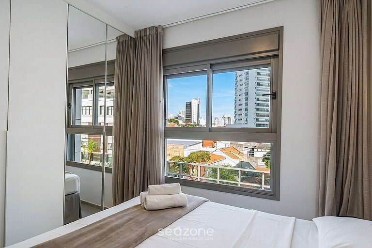 Apartamento em Cond. c/ Piscina e Varanda PLT0027