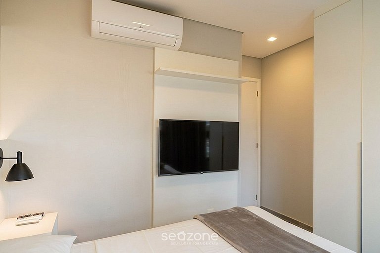 Apartamento em Cond. c/ Piscina e Varanda PLT0027