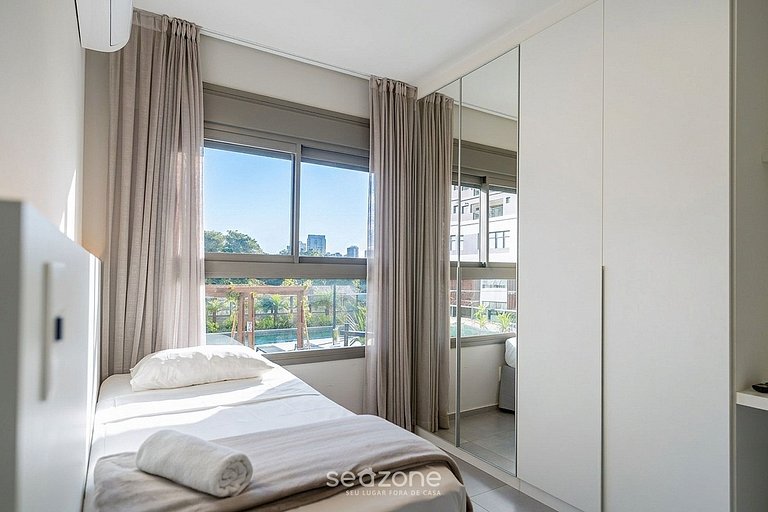 Apartamento em Cond. c/ Piscina e Varanda PLT0027