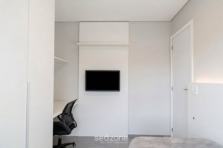 Apt. en Cond. c/ Piscina y Balcón PLT0027