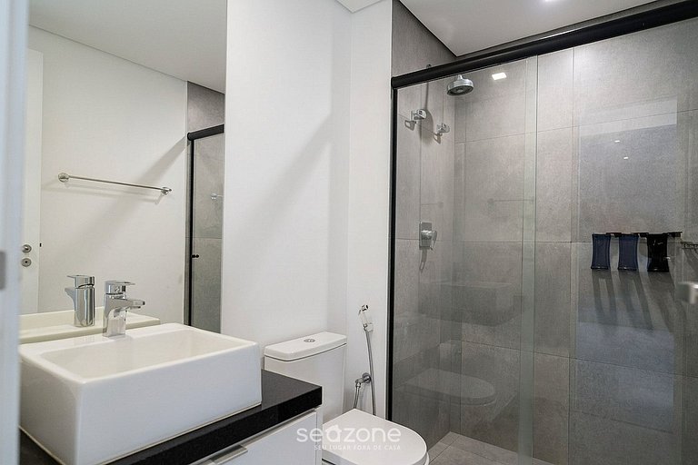 Apartamento em Cond. c/ Piscina e Varanda PLT0027