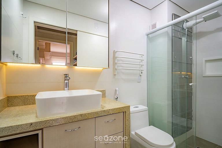 Apartamento moderno con garaje en Jurerê MBA0207
