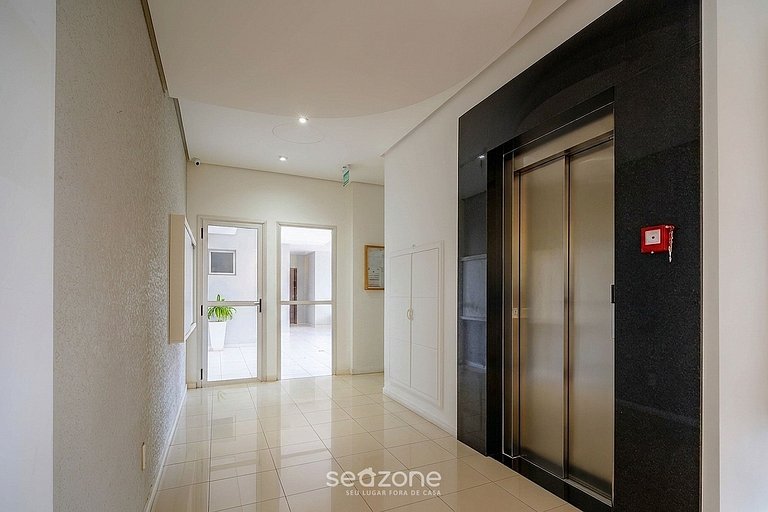 Apartamento moderno con garaje en Jurerê MBA0207