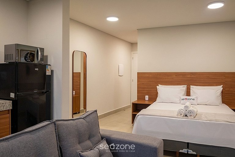Studio con balcón en cond. con piscina MSU1001
